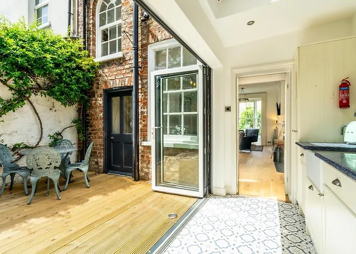9 St John'S Street Villa York