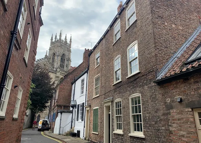 7 Precentor'S Court Villa York