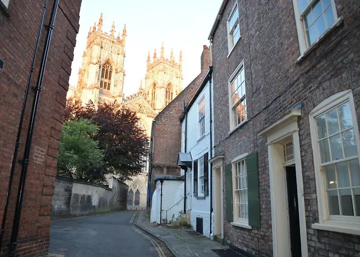 7 Precentor'S Court Villa York
